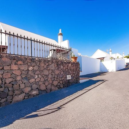 Villa Tías Екстериор снимка