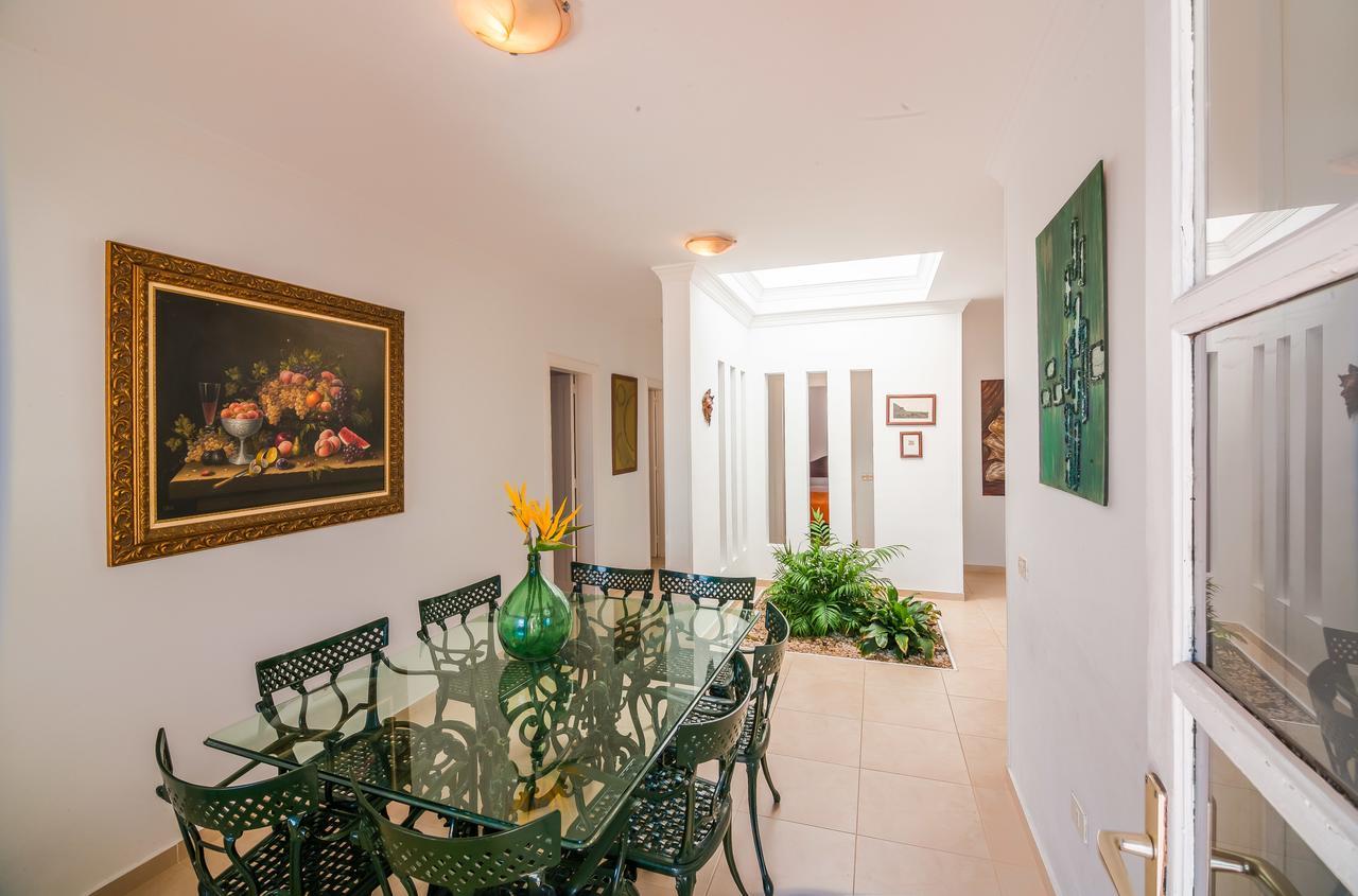 Villa Tías Екстериор снимка