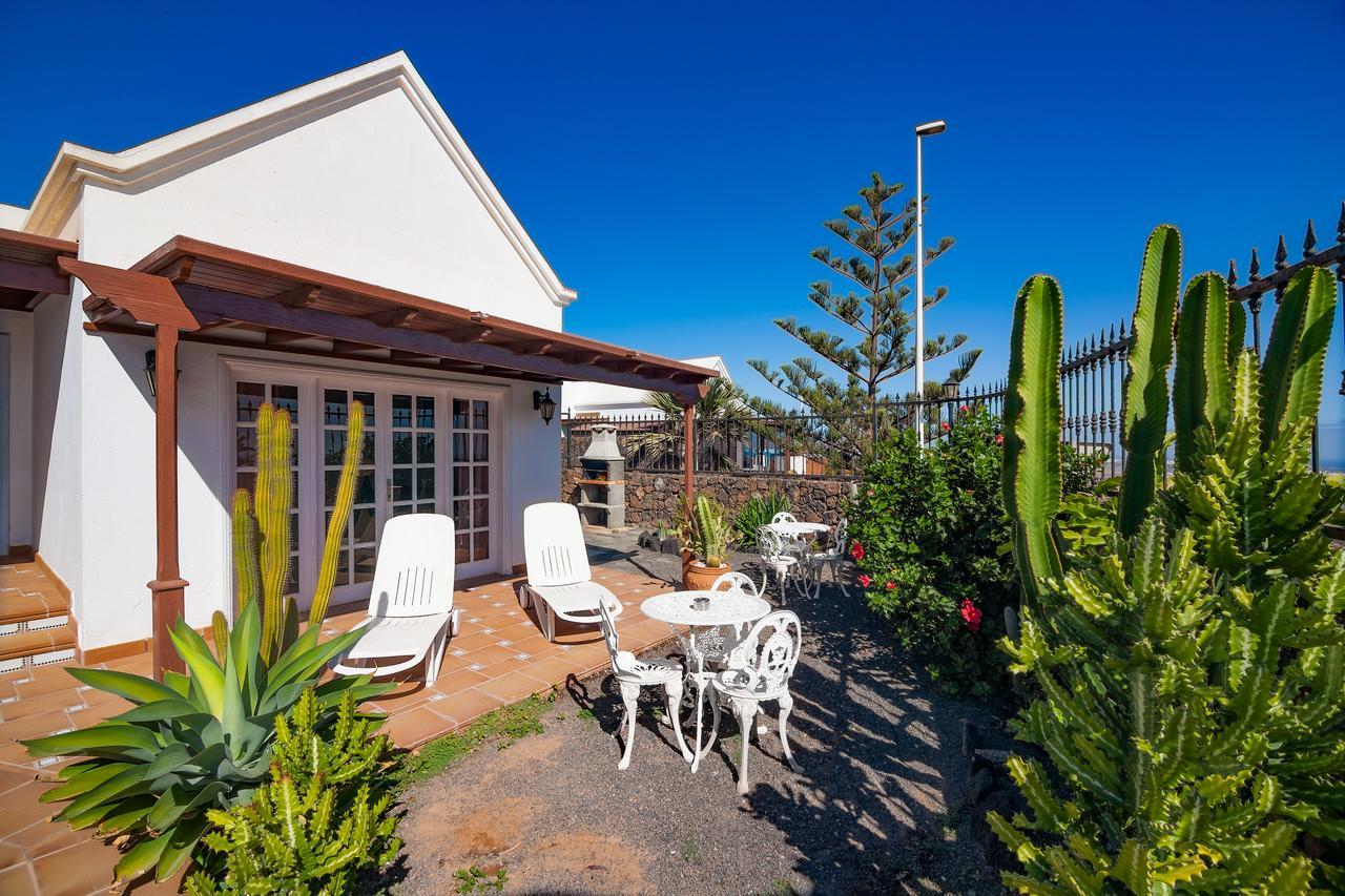 Villa Tías Екстериор снимка