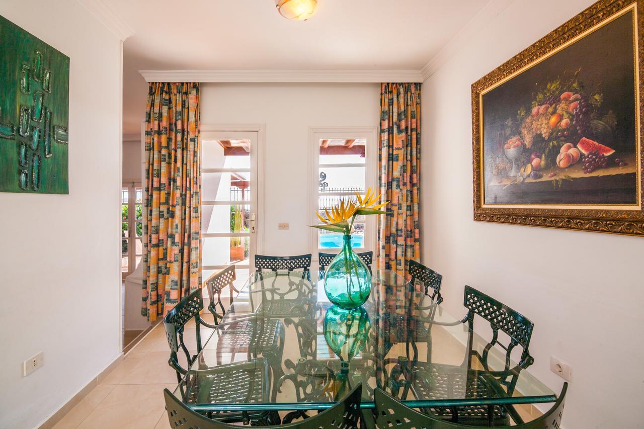 Villa Tías Екстериор снимка