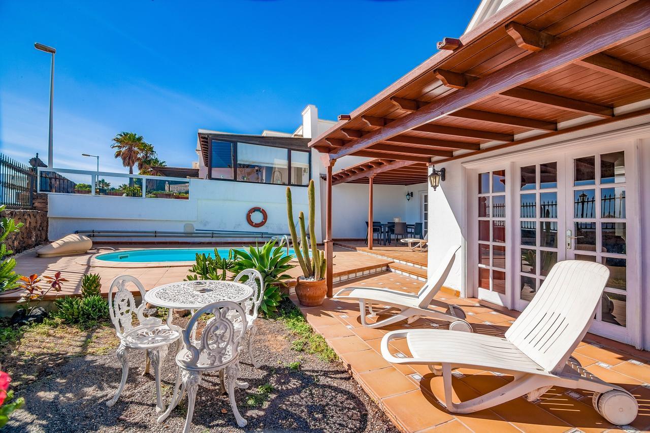Villa Tías Екстериор снимка