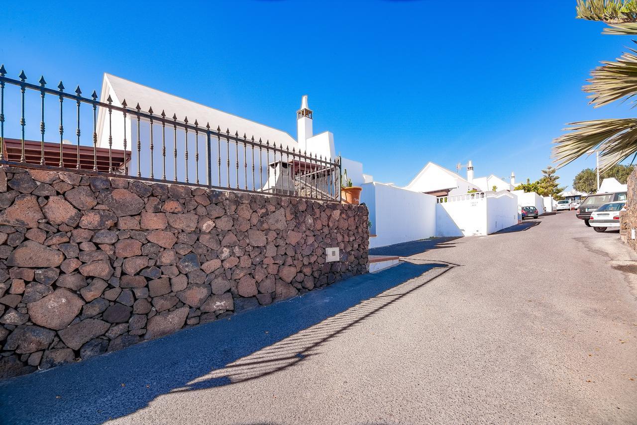 Villa Tías Екстериор снимка