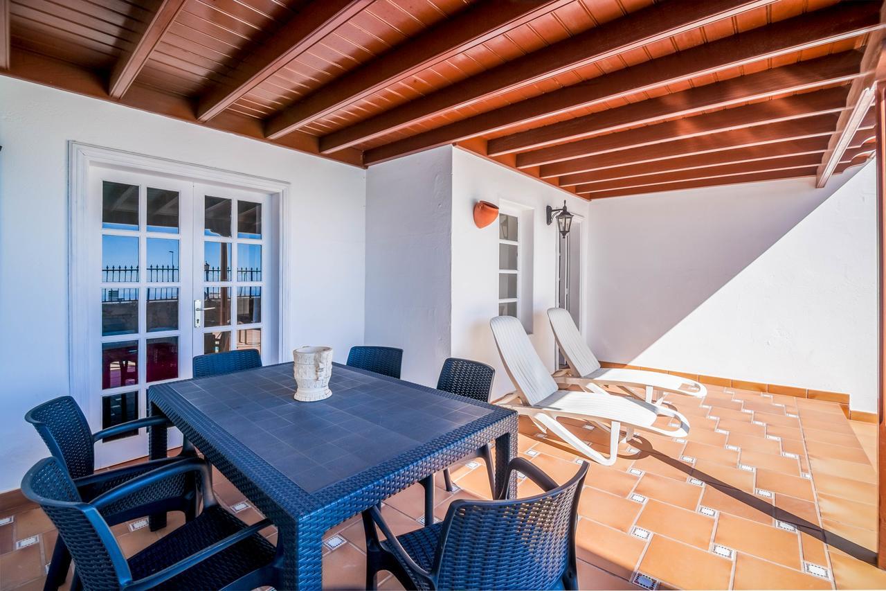 Villa Tías Екстериор снимка
