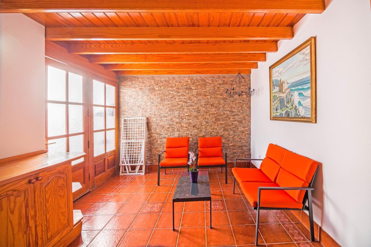 Villa Tías Екстериор снимка