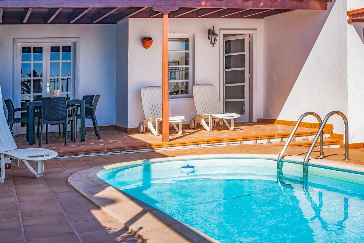 Villa Tías Екстериор снимка