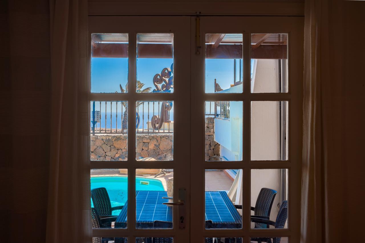 Villa Tías Екстериор снимка