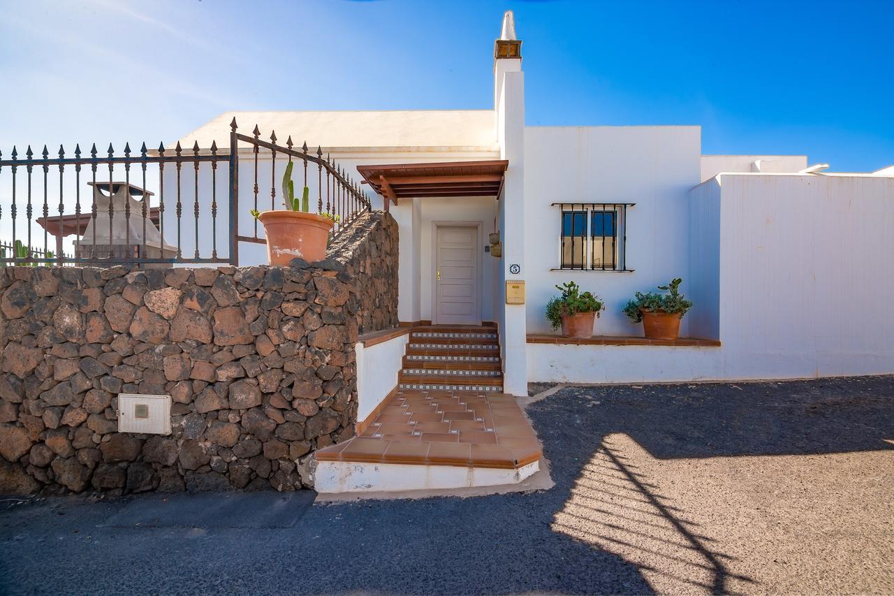 Villa Tías Екстериор снимка