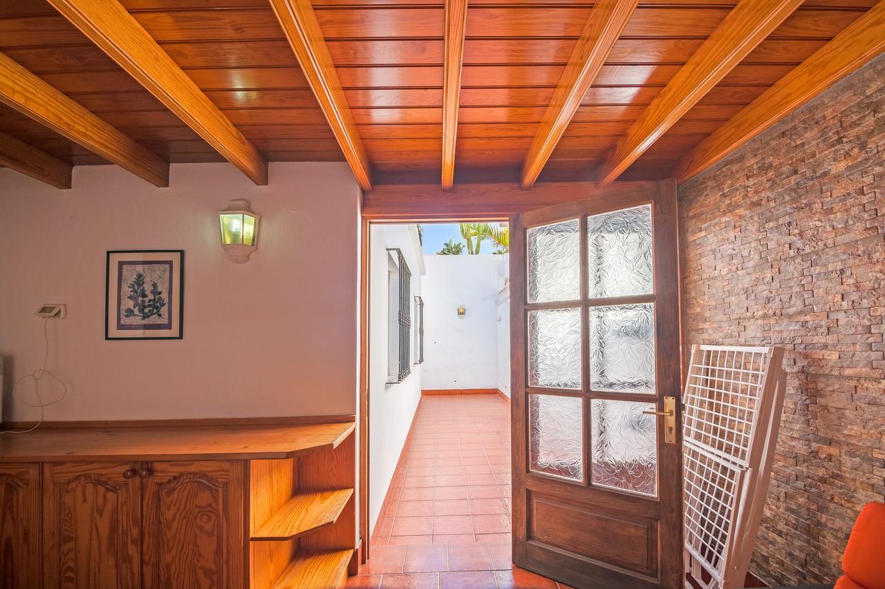 Villa Tías Екстериор снимка
