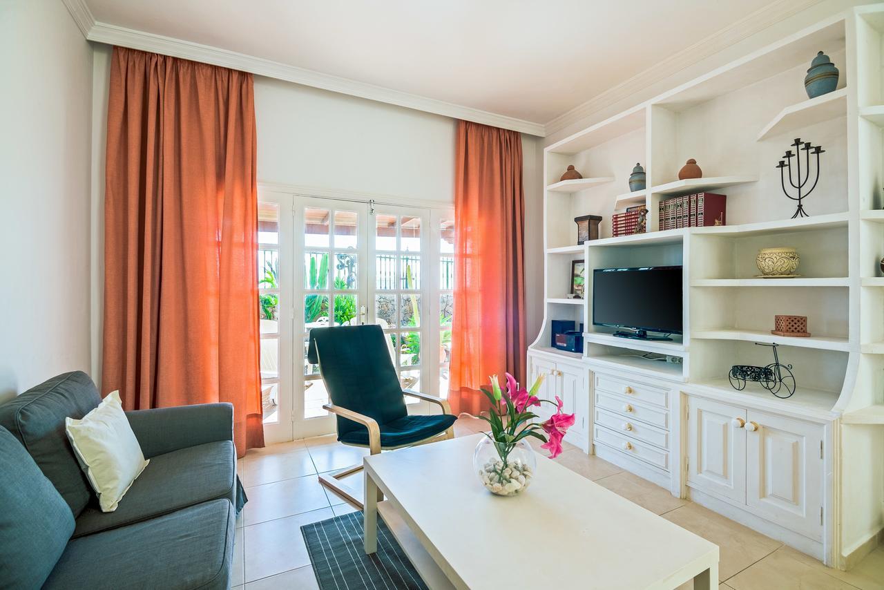 Villa Tías Екстериор снимка