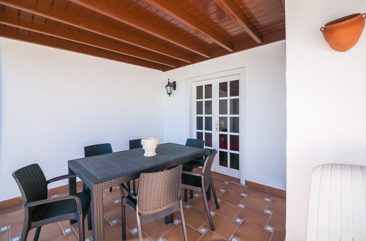 Villa Tías Екстериор снимка