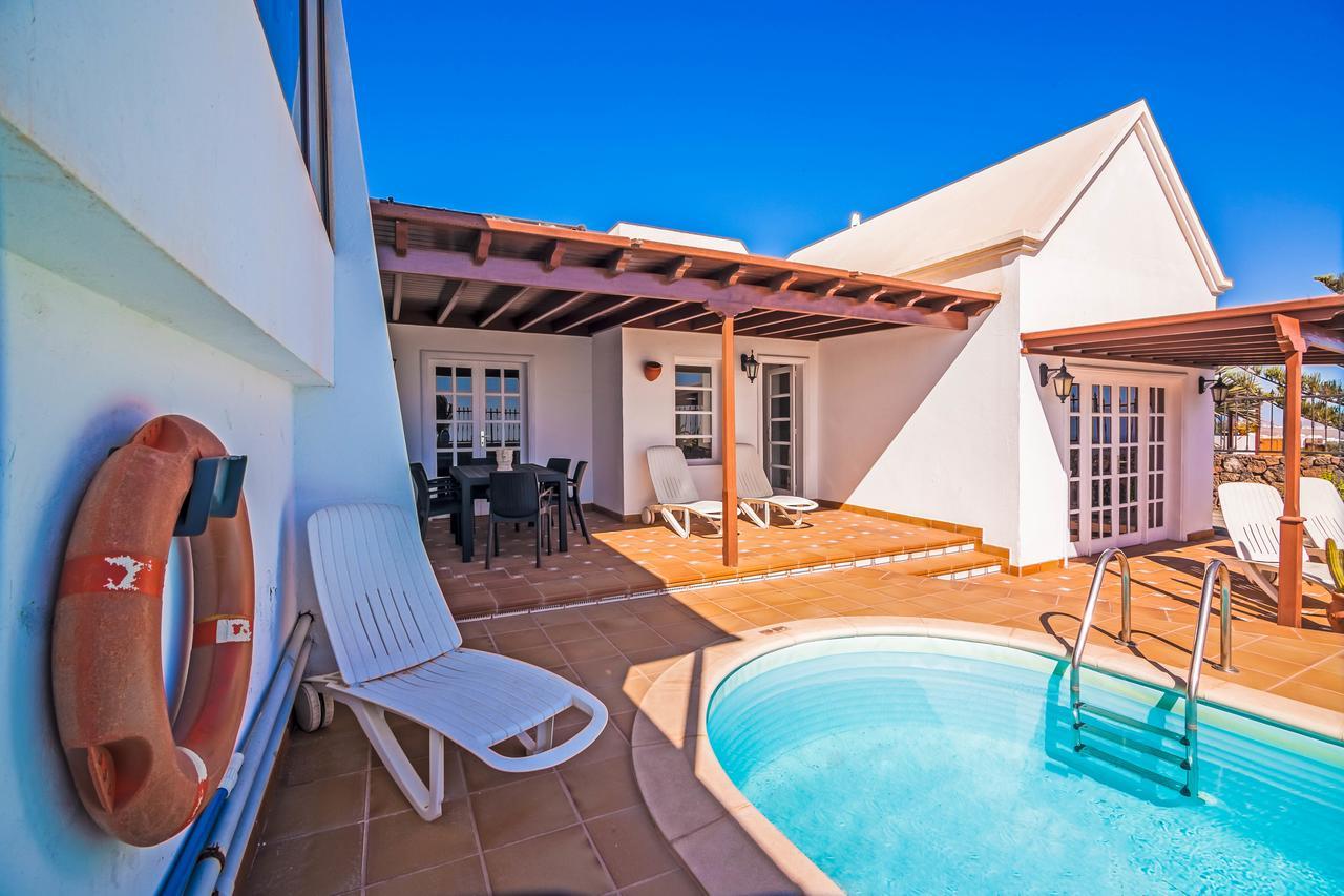 Villa Tías Екстериор снимка