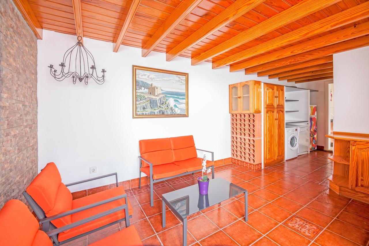 Villa Tías Екстериор снимка