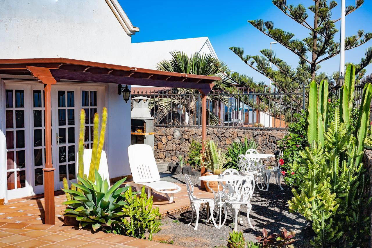Villa Tías Екстериор снимка