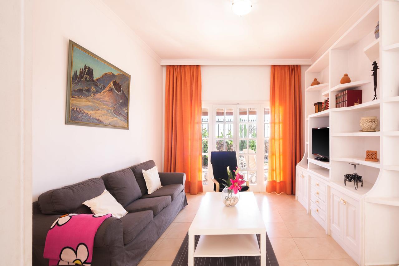 Villa Tías Екстериор снимка